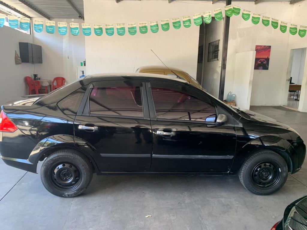 FORD Fiesta Sedan - Foto