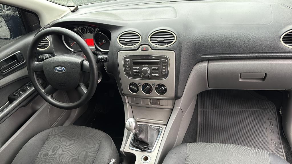FORD Focus Sedan - Foto