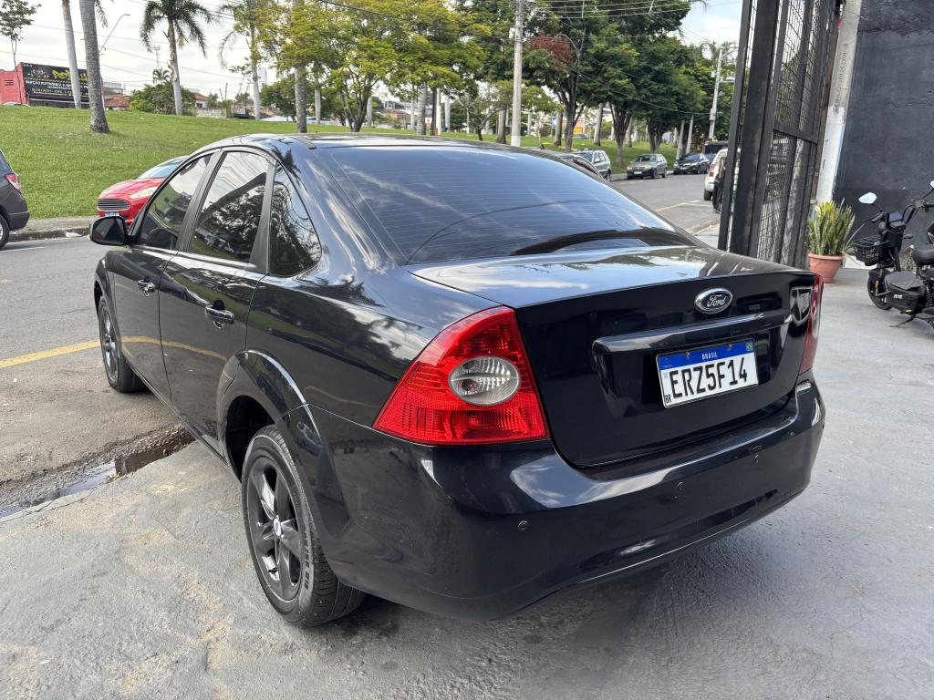 FORD Focus Sedan - Foto