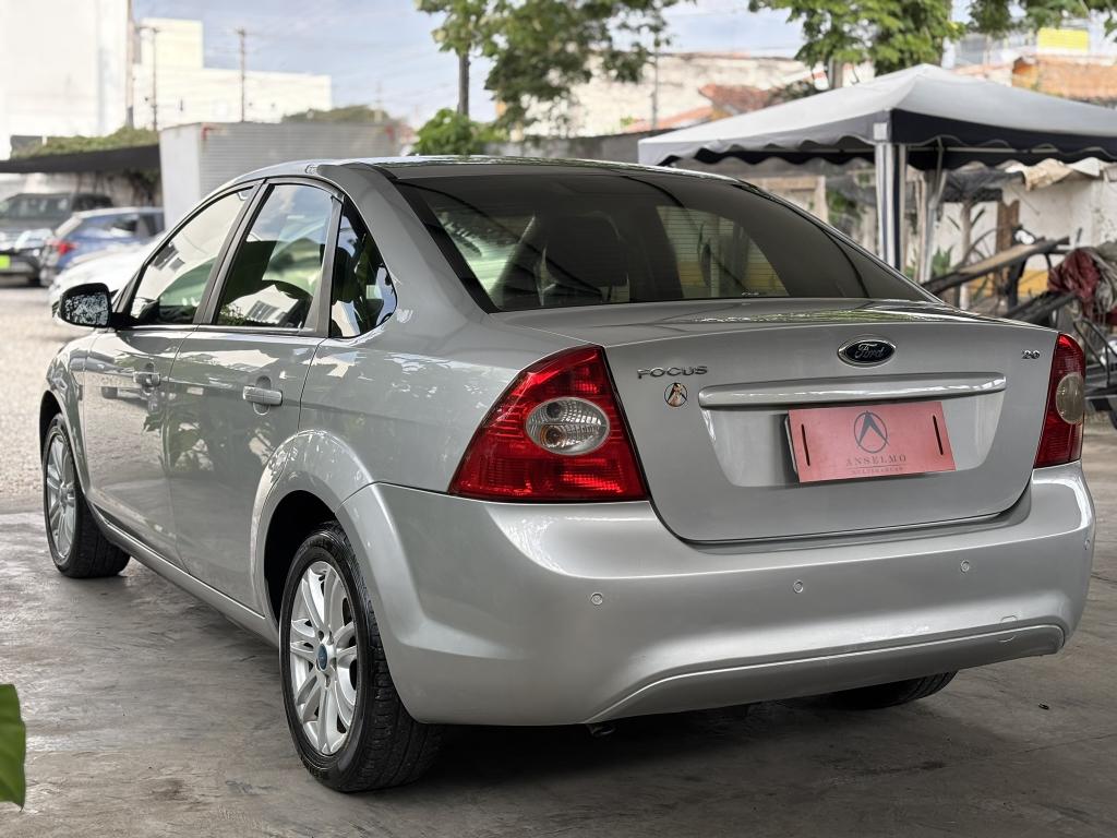 FORD Focus Sedan - Foto