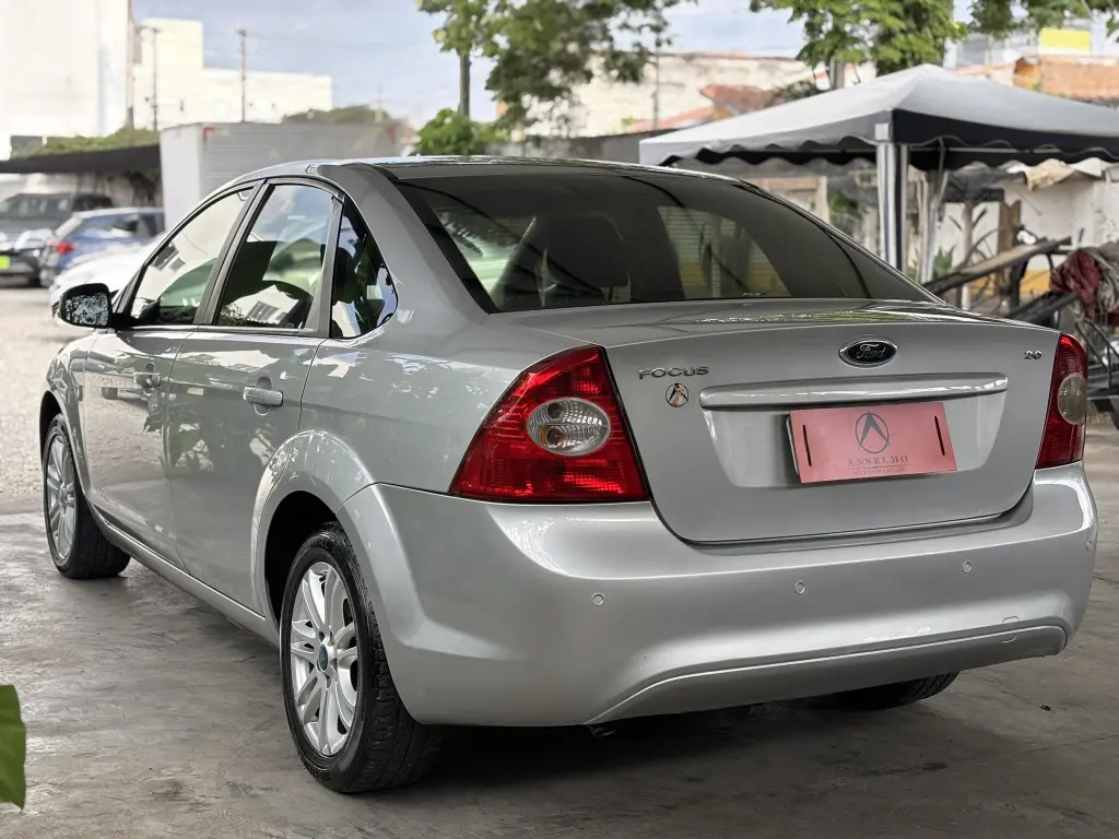 FORD Focus Sedan - Foto