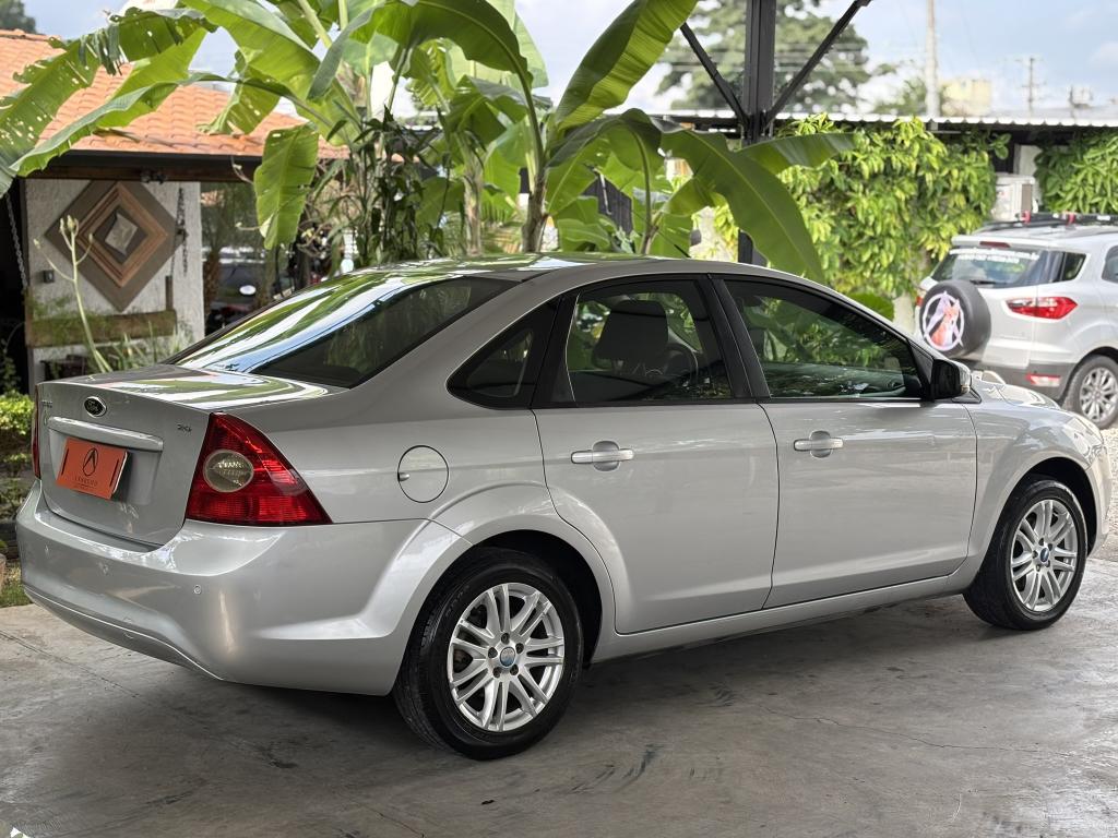 FORD Focus Sedan - Foto