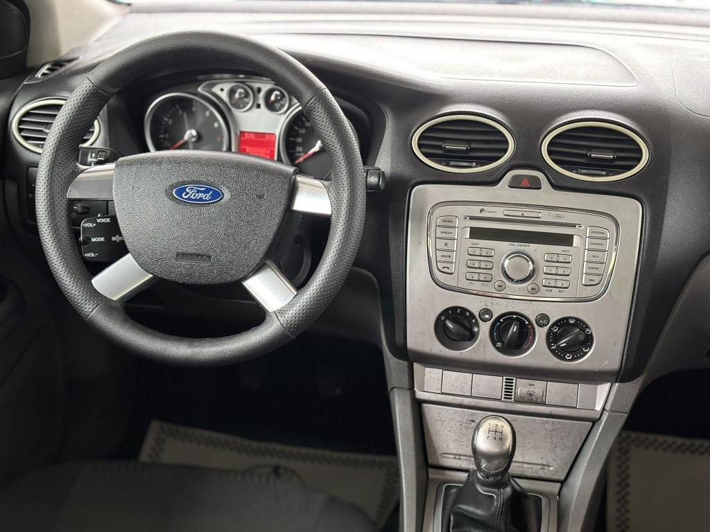 FORD Focus Sedan - Foto