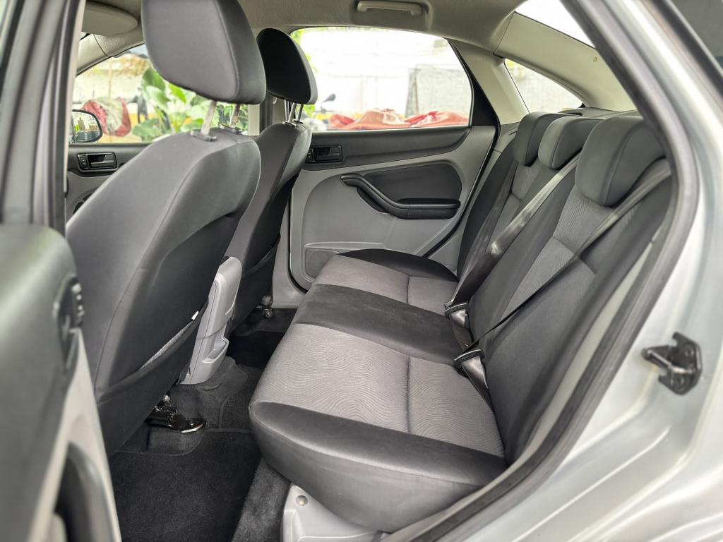 FORD Focus Sedan - Foto