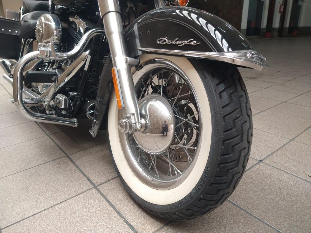 HARLEY DAVIDSON Softail DeLuxe - Foto