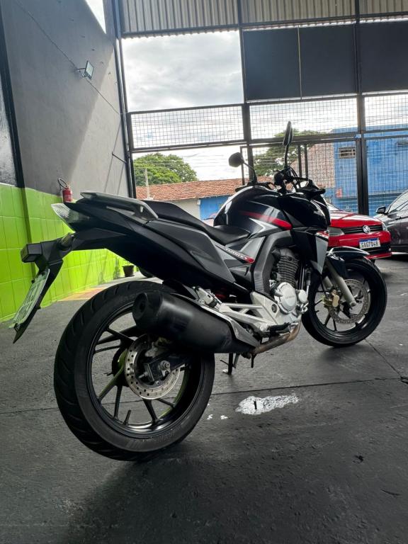 HONDA CB 250 F Twister - Foto