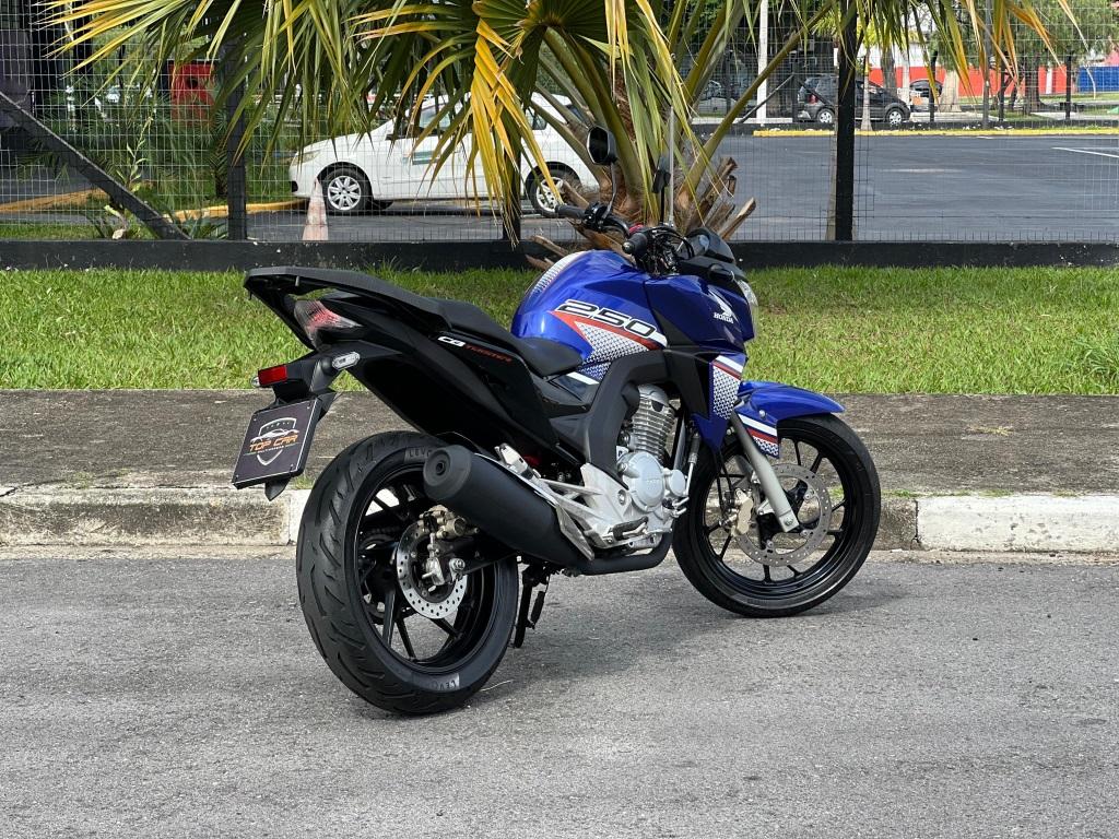 HONDA CB 250 F Twister - Foto