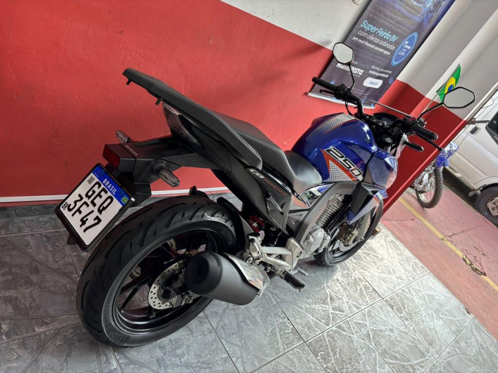 HONDA CB 250 F Twister - Foto