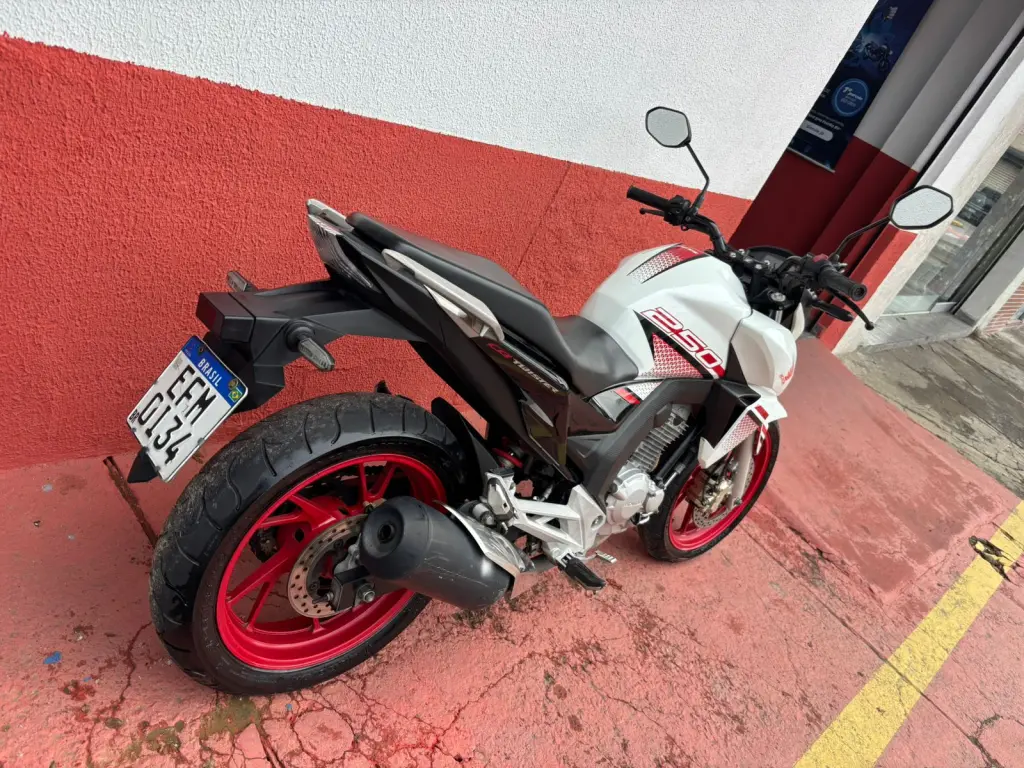 HONDA CB 250 F Twister - Foto