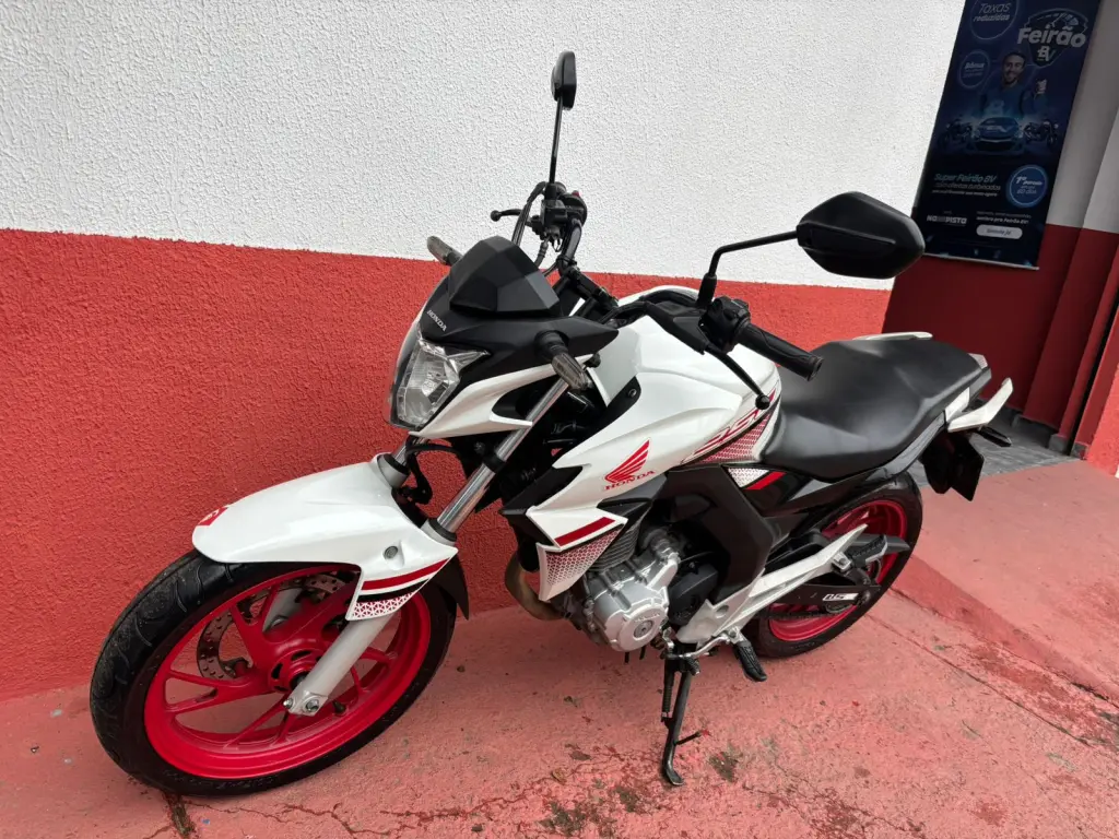 HONDA CB 250 F Twister - Foto