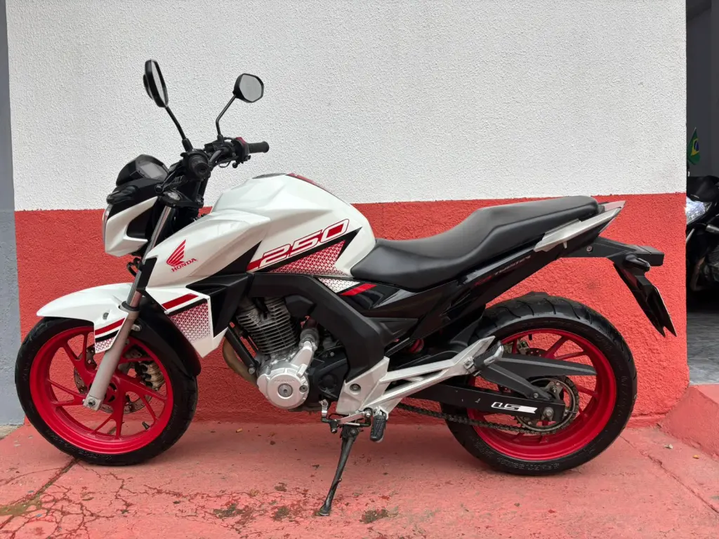 HONDA CB 250 F Twister - Foto