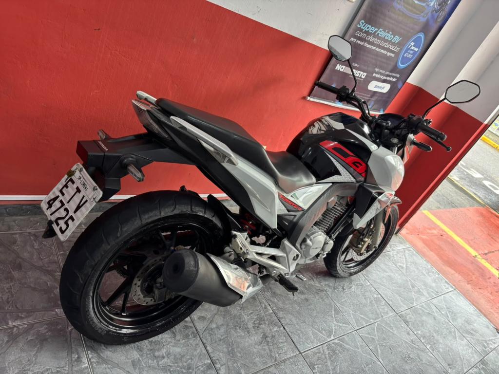 HONDA CB 250 F Twister - Foto