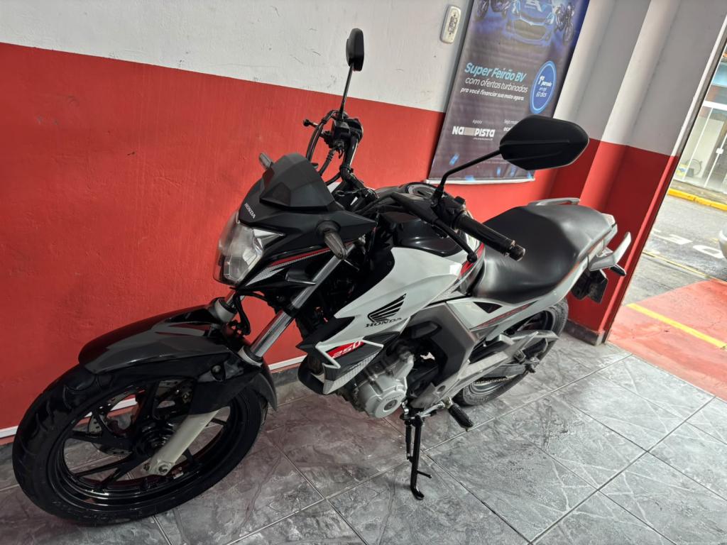 HONDA CB 250 F Twister - Foto