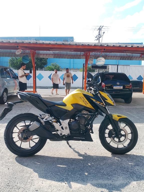 HONDA CB 300 F Twister - Foto