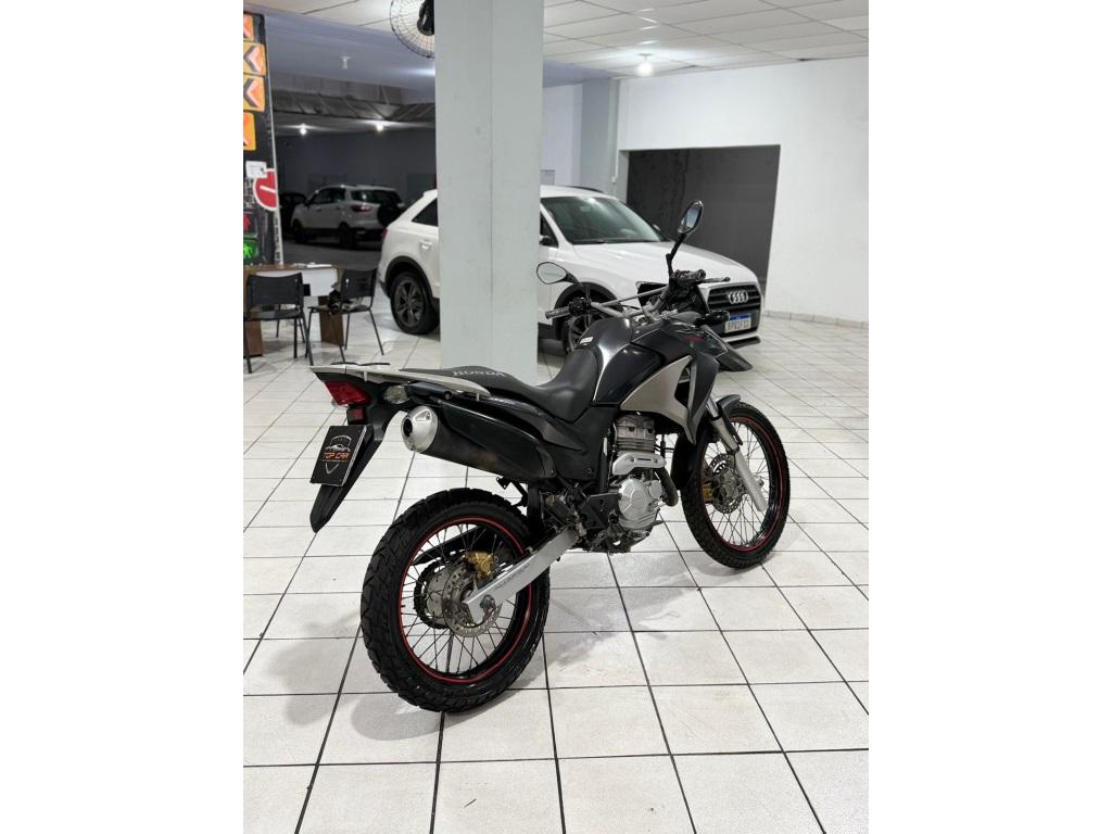 HONDA XRE 300 - Foto