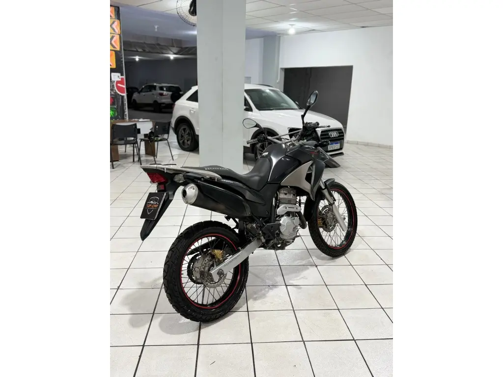 HONDA XRE 300 - Foto