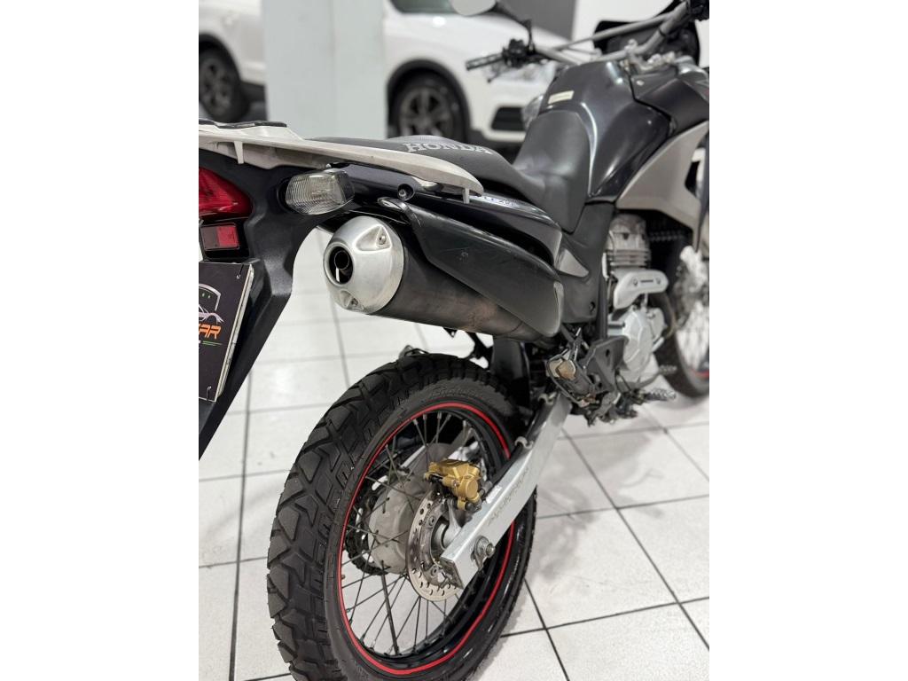 HONDA XRE 300 - Foto