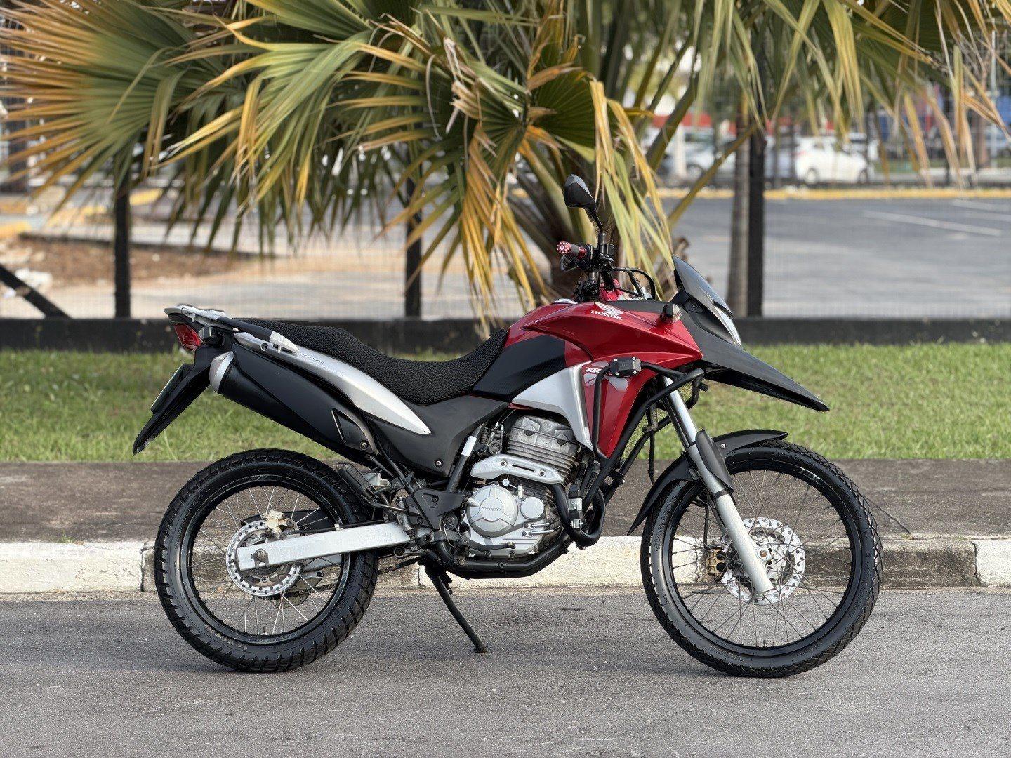 HONDA XRE 300 - Foto
