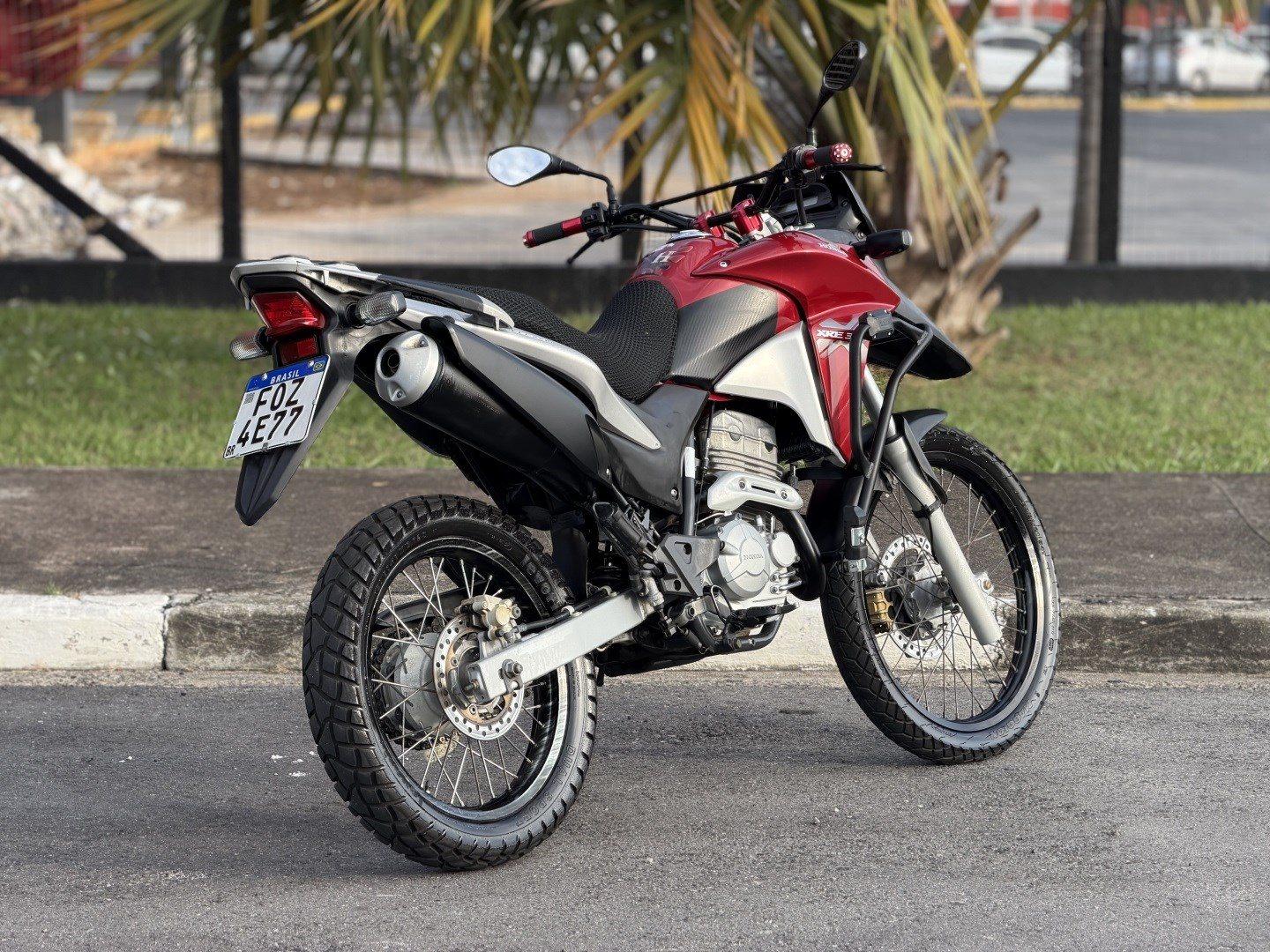 HONDA XRE 300 - Foto