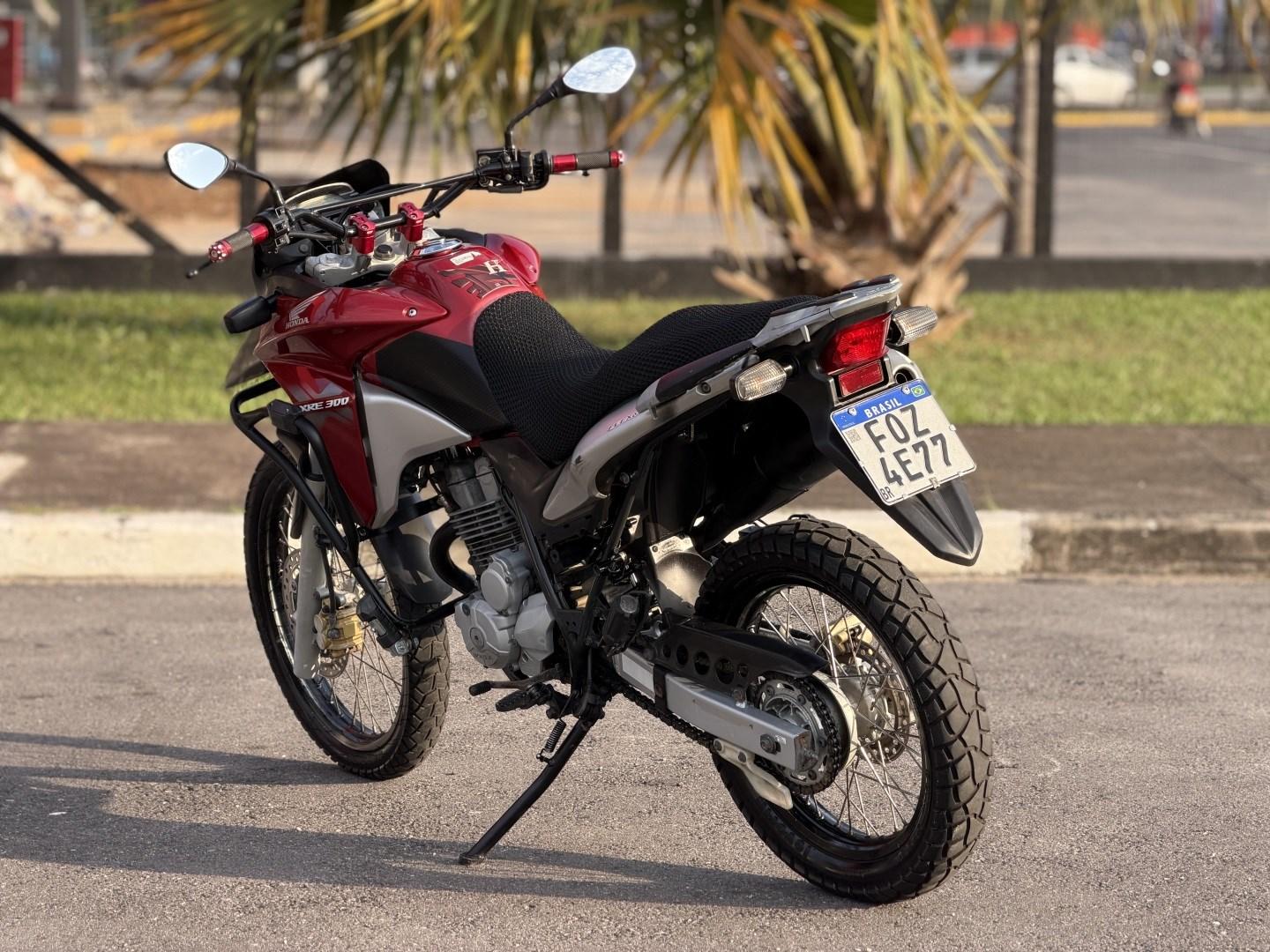 HONDA XRE 300 - Foto