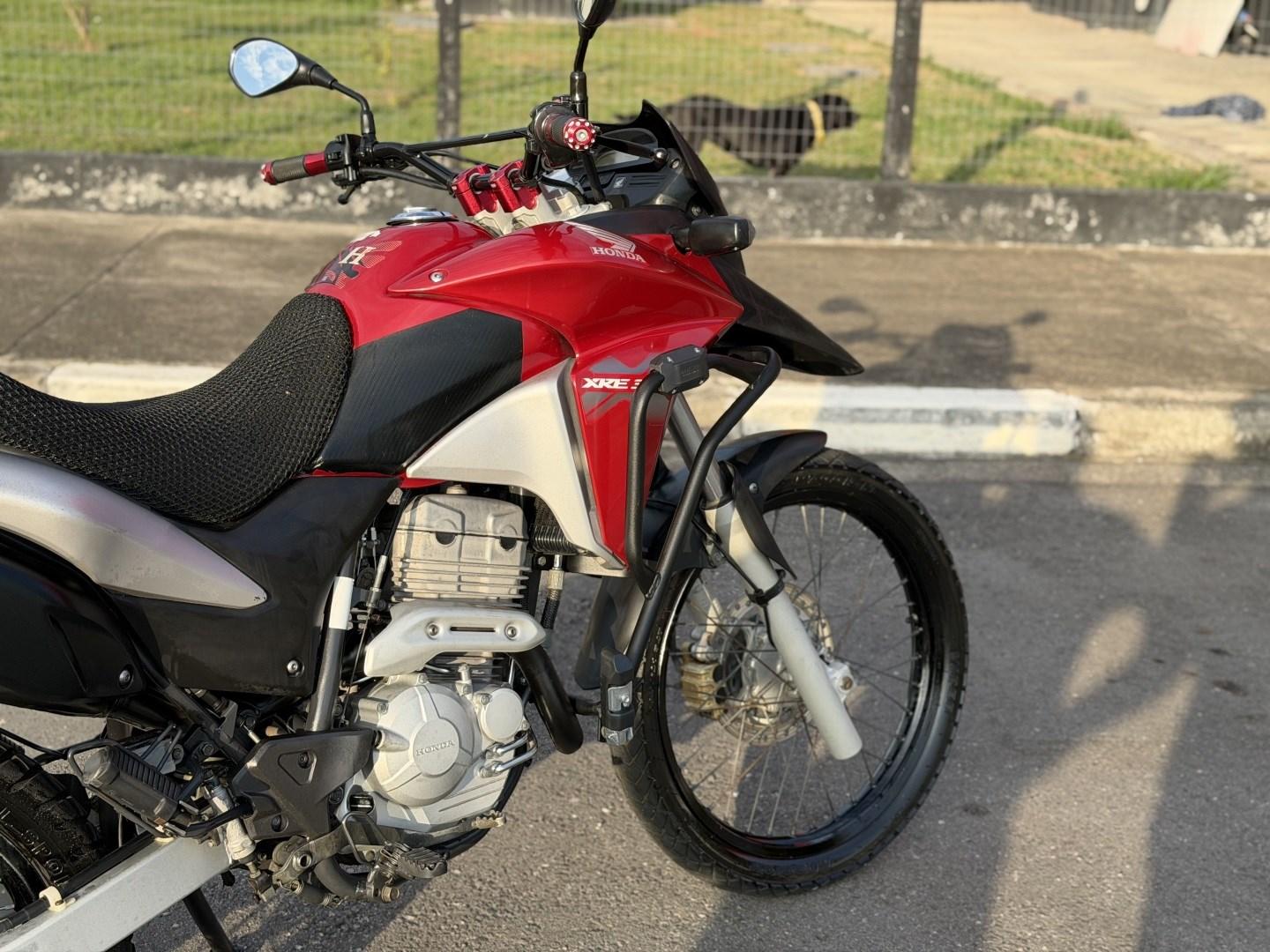 HONDA XRE 300 - Foto