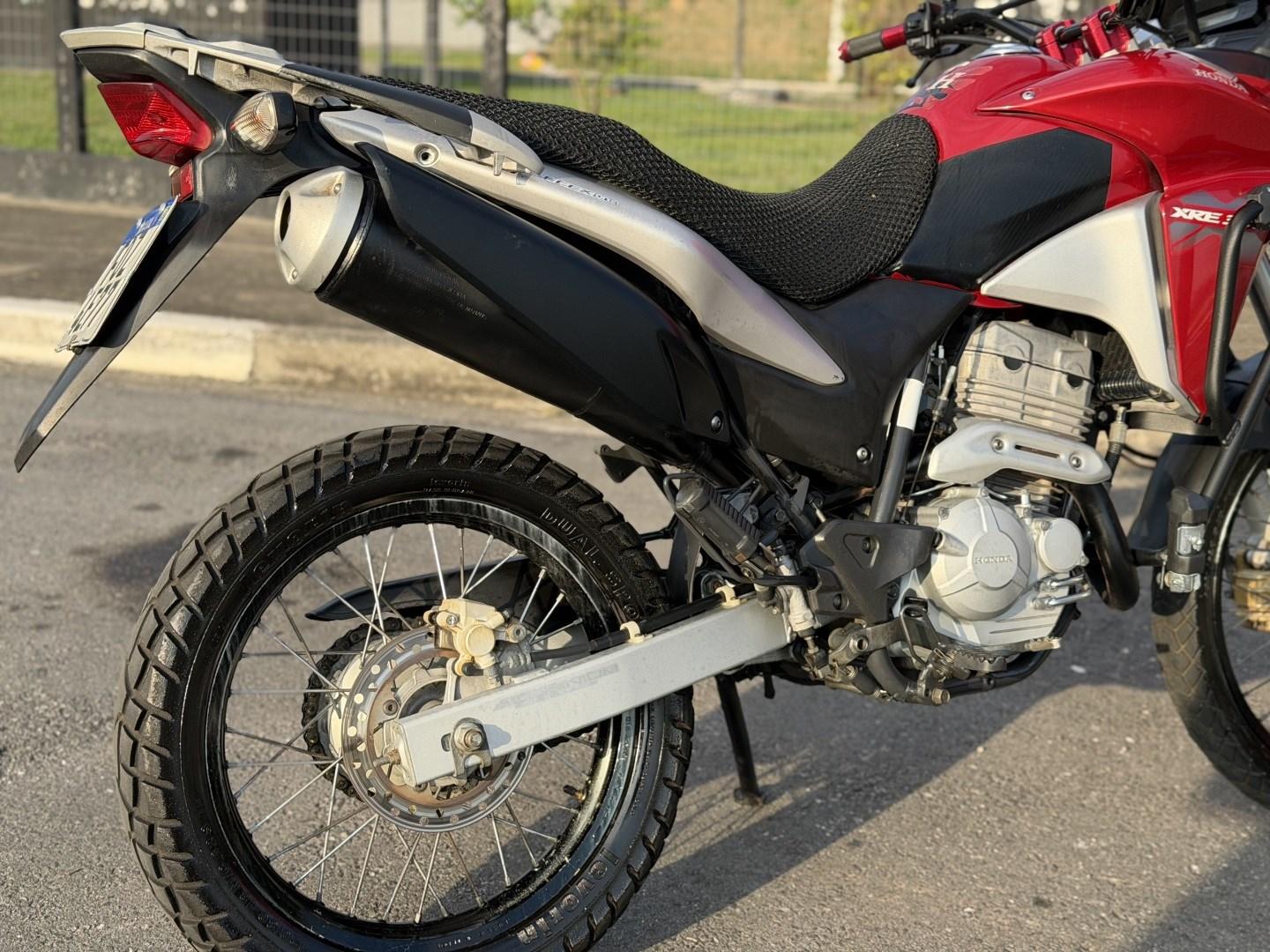 HONDA XRE 300 - Foto