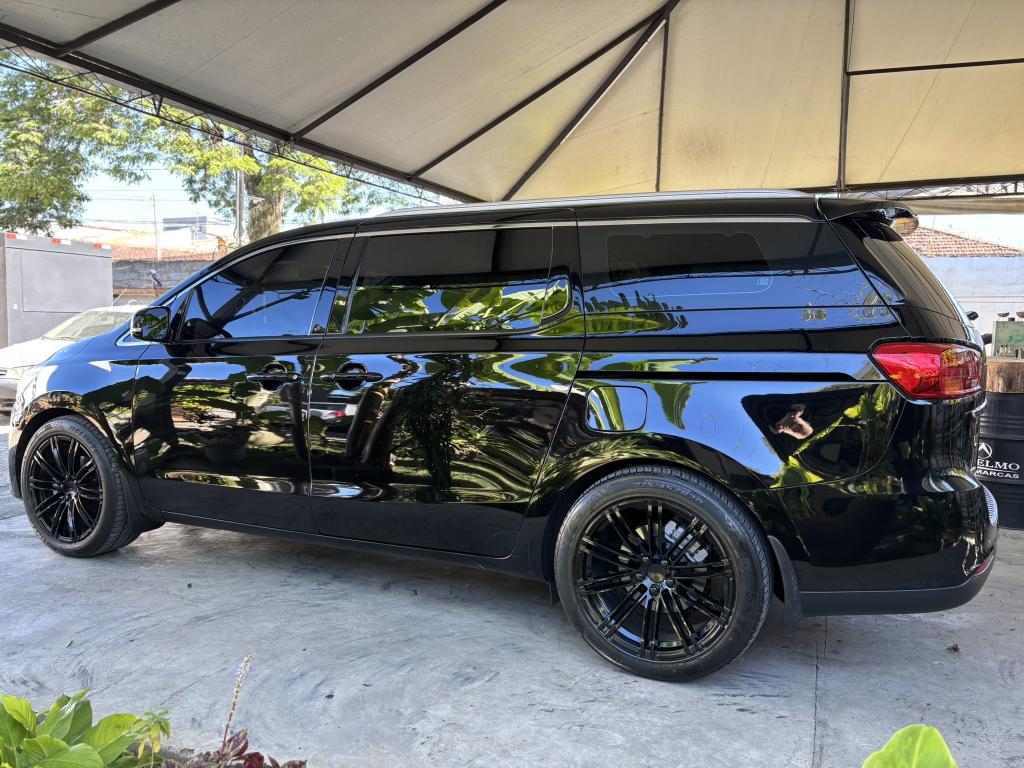 KIA Carnival - Foto