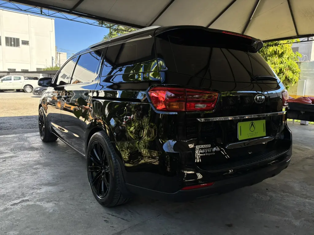 KIA Carnival - Foto