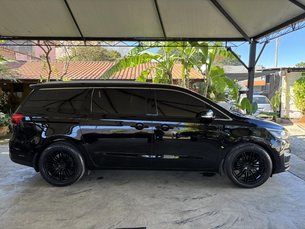 KIA Carnival - Foto