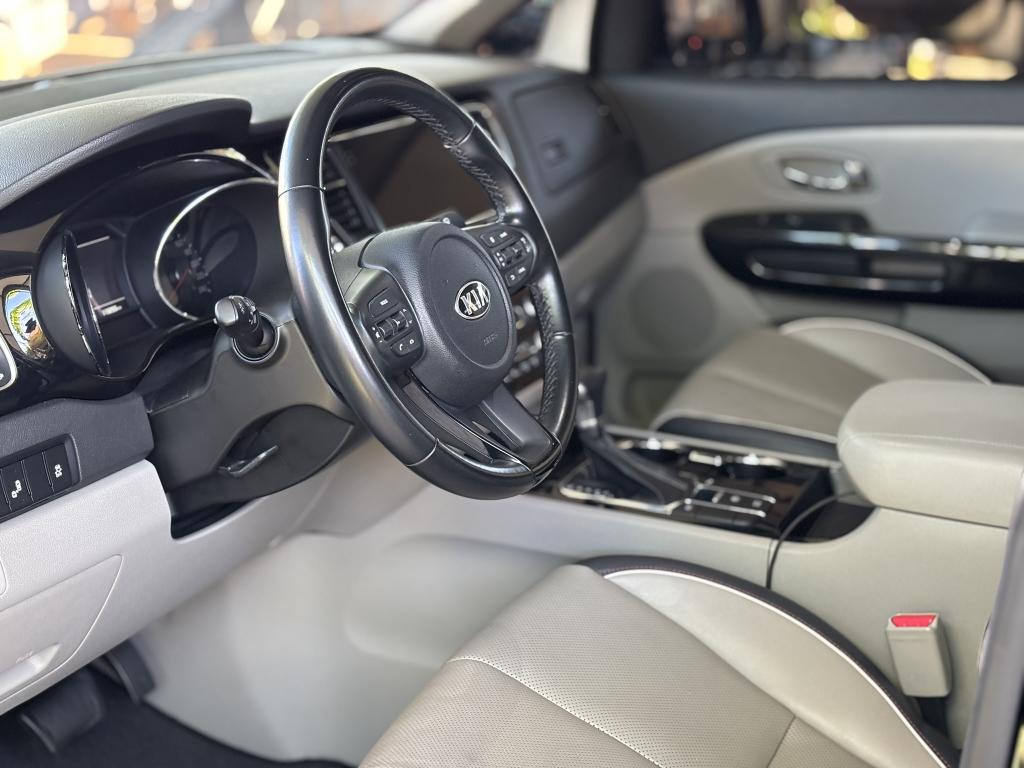 KIA Carnival - Foto