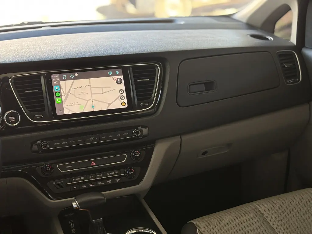 KIA Carnival - Foto