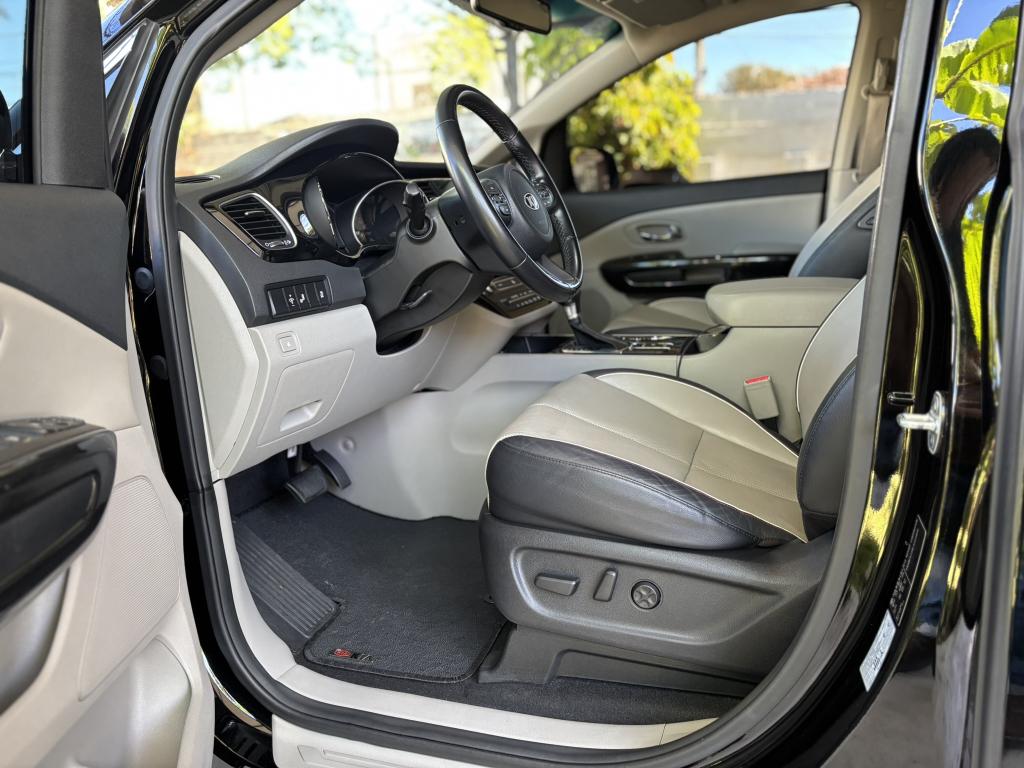 KIA Carnival - Foto