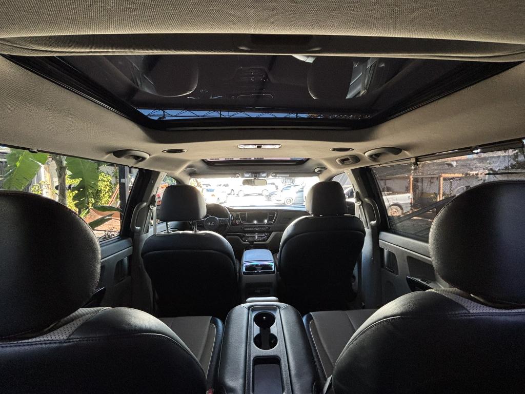 KIA Carnival - Foto