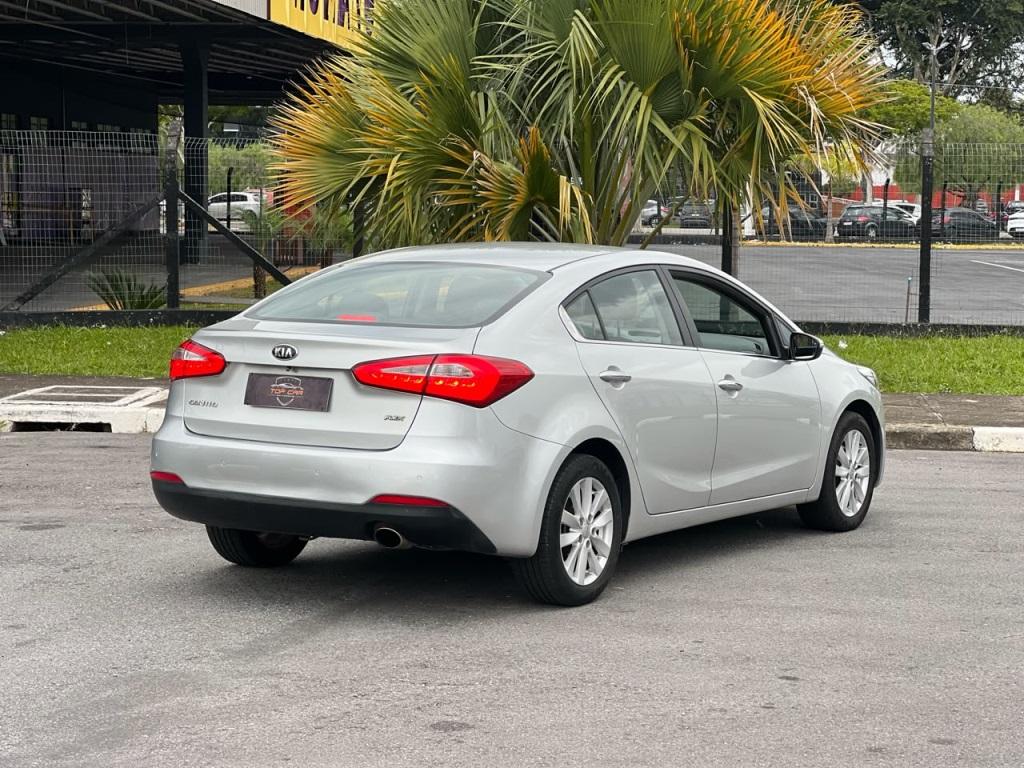 KIA Cerato Sedan - Foto