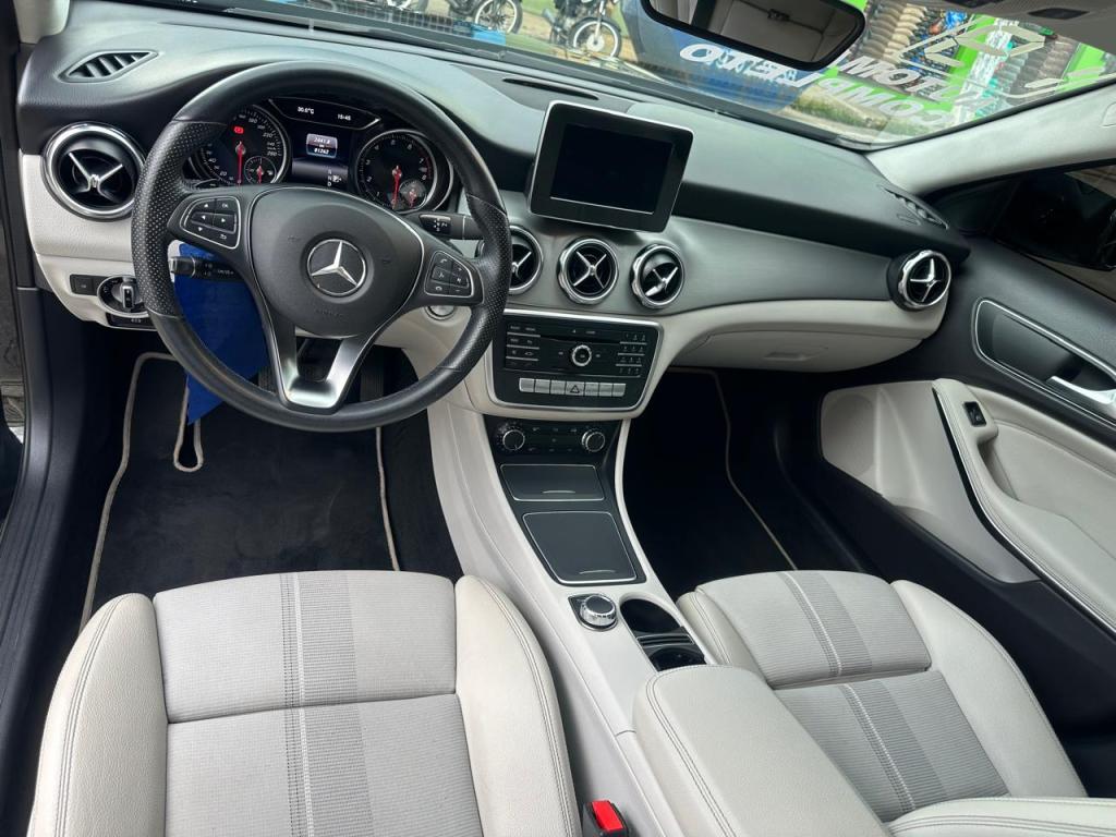 MERCEDES-BENZ A 200 - Foto