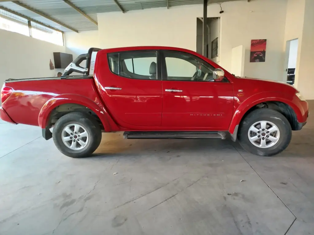 MITSUBISHI L 200 Triton - Foto