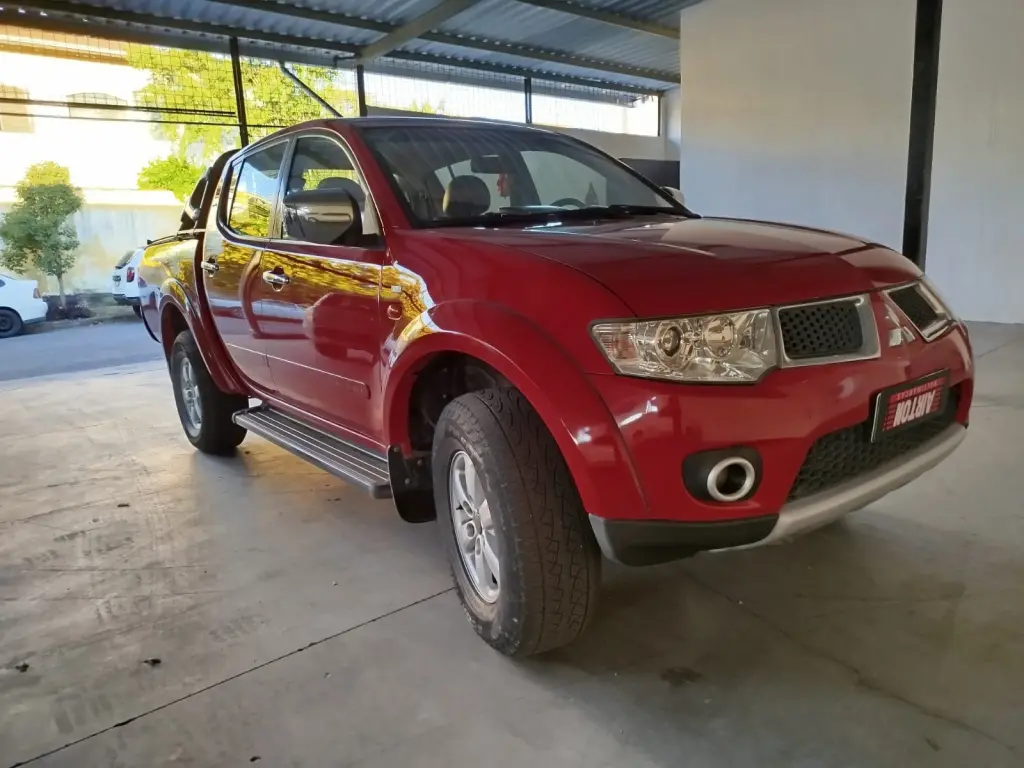 MITSUBISHI L 200 Triton
