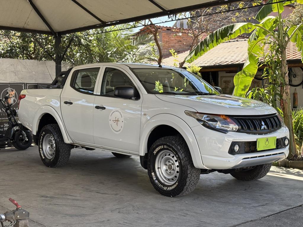 MITSUBISHI L 200 Triton