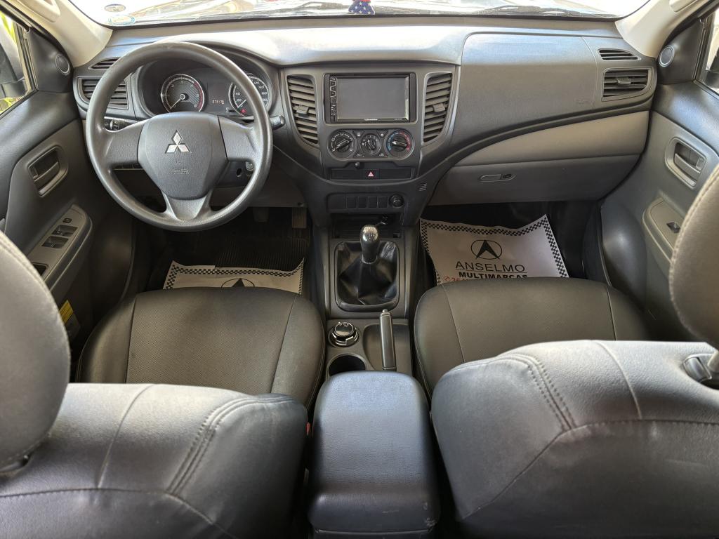 MITSUBISHI L 200 Triton - Foto