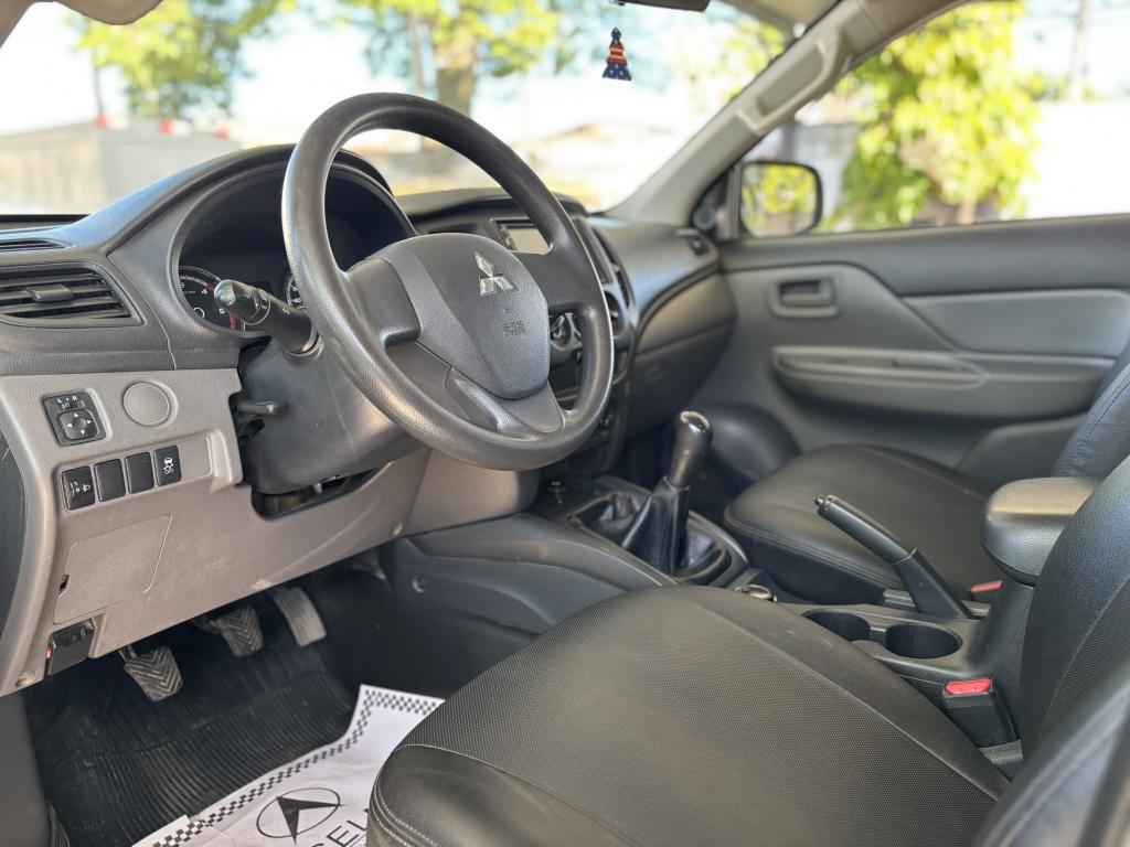 MITSUBISHI L 200 Triton - Foto