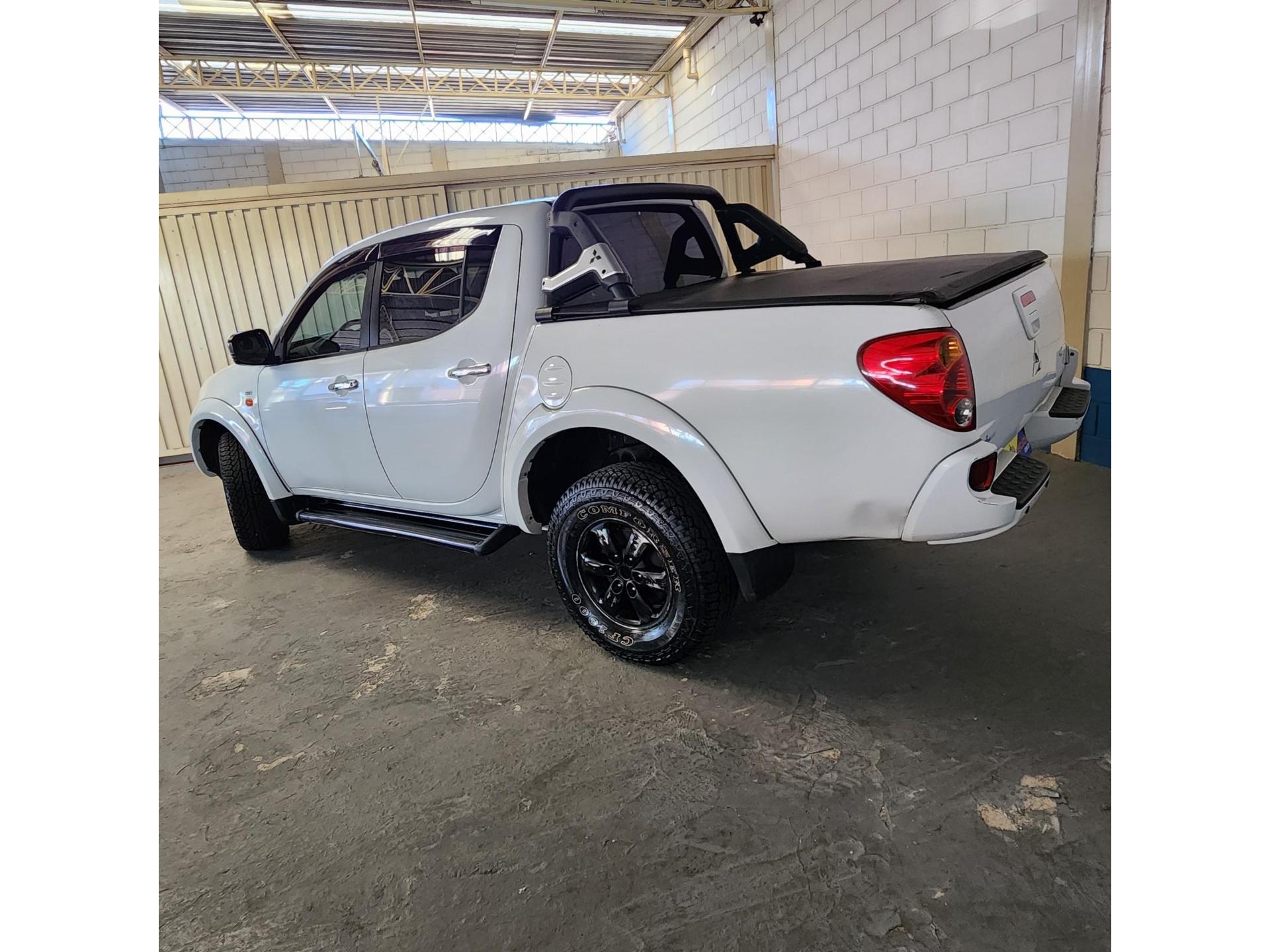 MITSUBISHI L 200 Triton - Foto