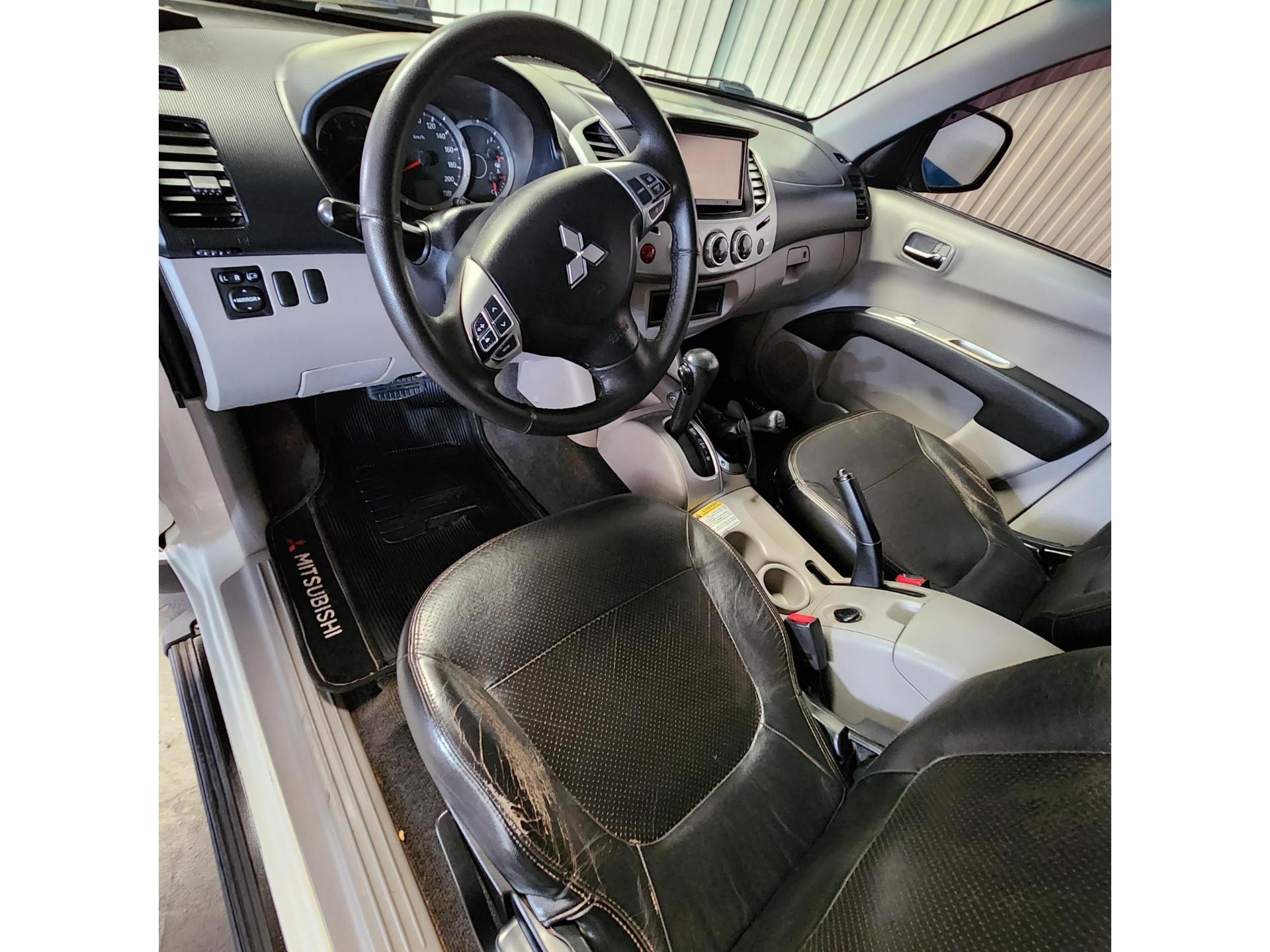 MITSUBISHI L 200 Triton - Foto