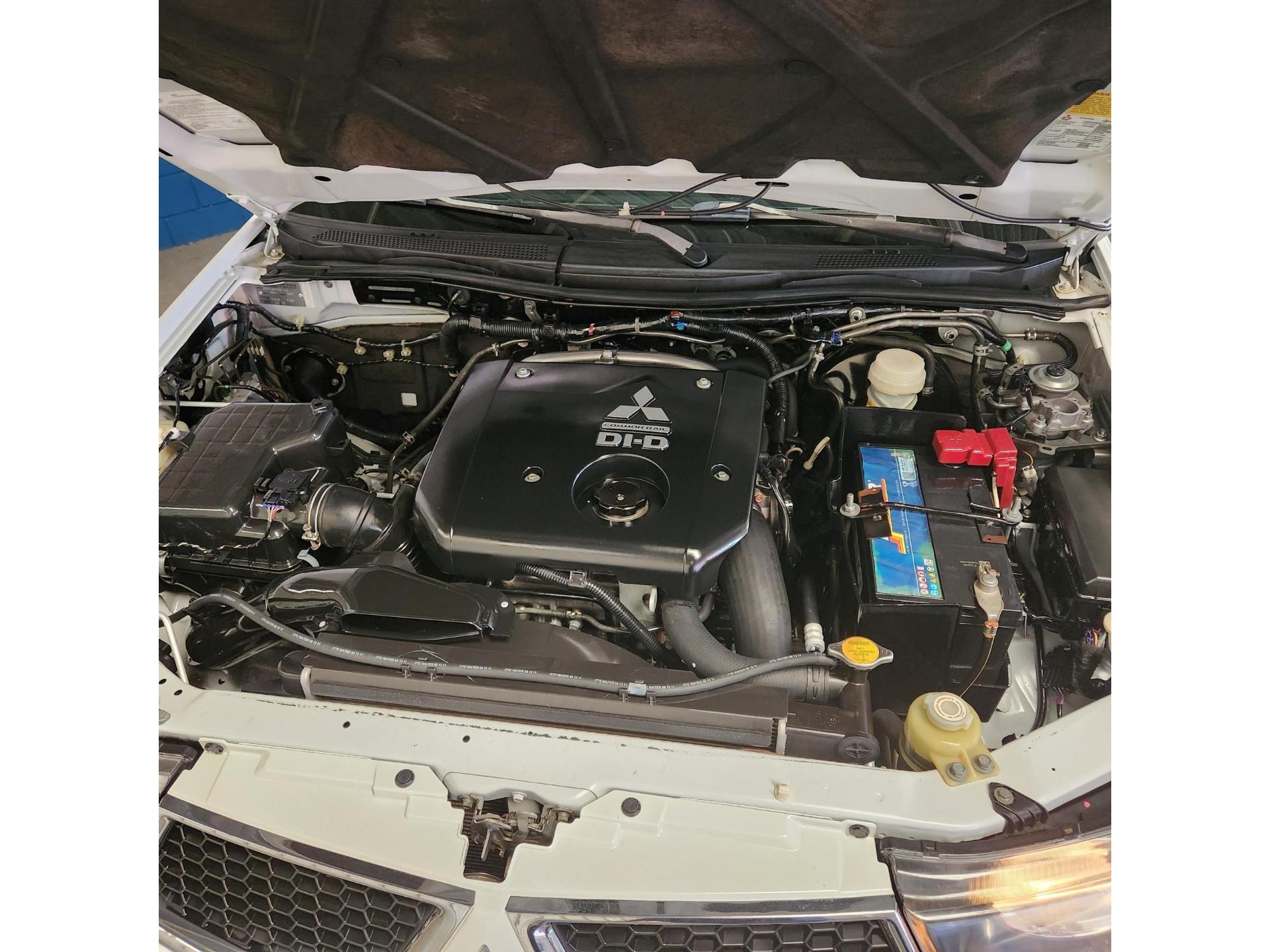 MITSUBISHI L 200 Triton - Foto