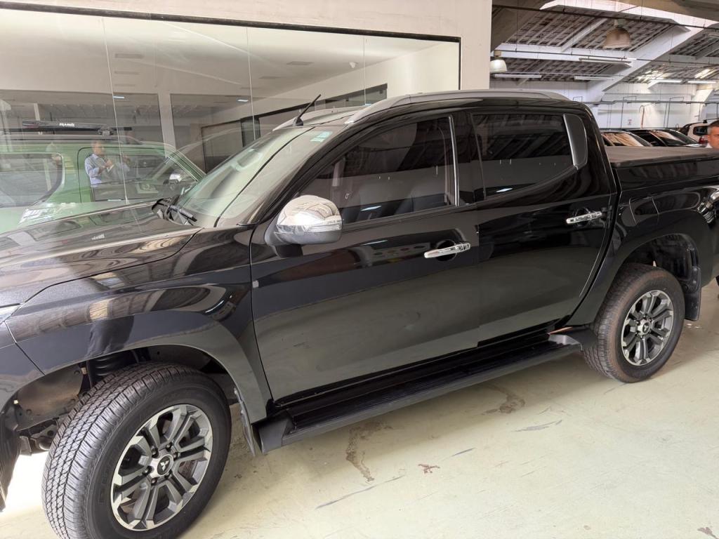 MITSUBISHI L 200 Triton - Foto
