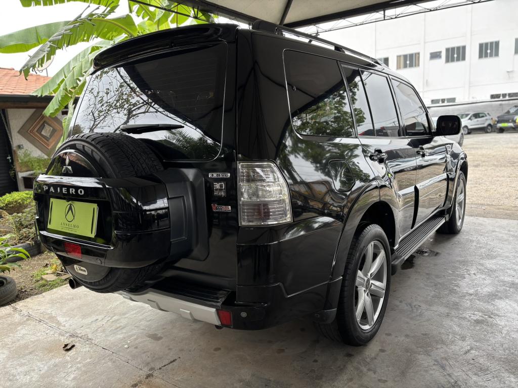 MITSUBISHI Pajero Full - Foto