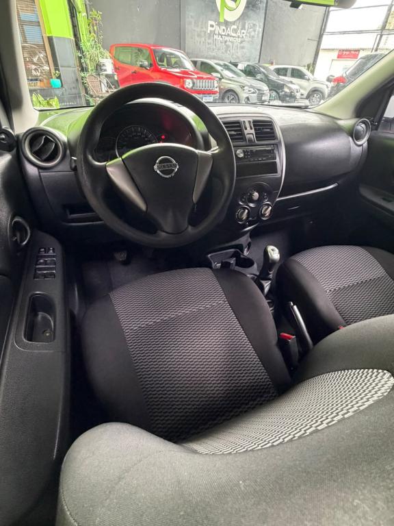 NISSAN March - Foto