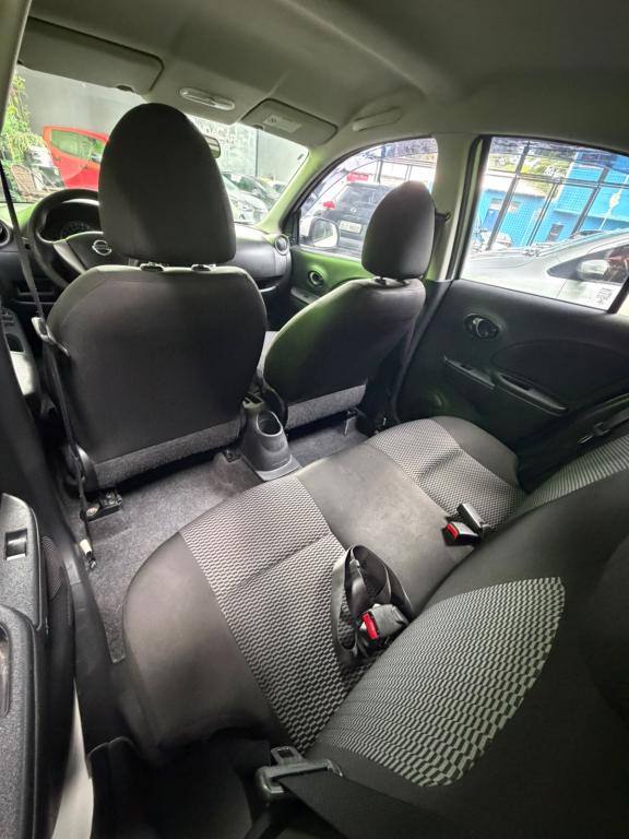 NISSAN March - Foto
