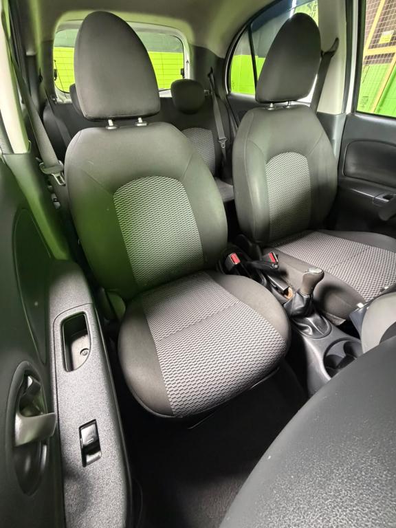 NISSAN March - Foto