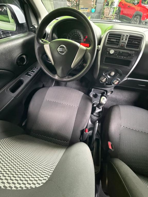NISSAN March - Foto