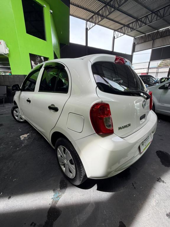 NISSAN March - Foto